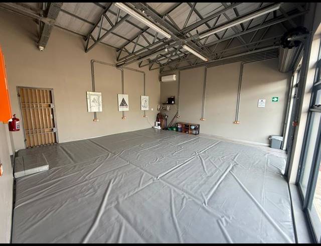BUSINESS PROPERTY TO RENT IN PARKDENE